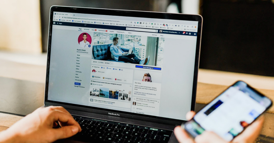 How Can Seniors Make the Most of Facebook’s Features?